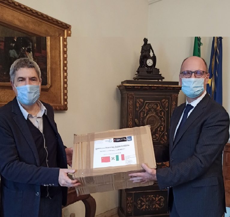 Emergenza COVID-19: Il CNG dona mascherine protettive, ricevute dai Colleghi Cinesi, alla Prefettura di Milano