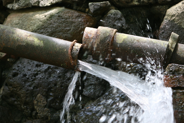 Reti idriche colabrodo: disperso un litro d’acqua su tre. In 94 capoluoghi oltre il 20% di perdite