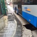 Nuovo Sos a Salerno. In centro passa il bus e si apre una voragine