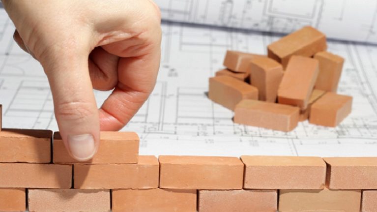 Ricostruzione, ristrutturazione edilizia e permesso di costruire: quando è dovuto il costo di costruzione?