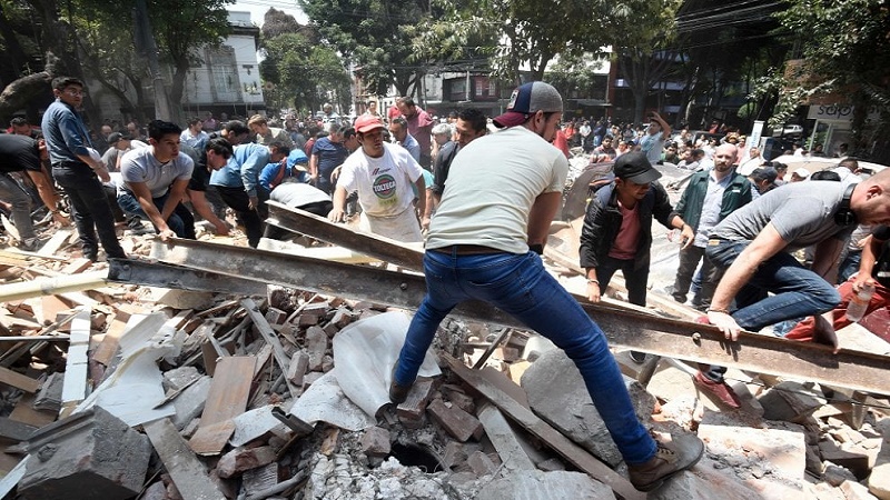 Messico, oltre duecento morti per il terremoto. Strage nella scuola, 4 milioni al buio
