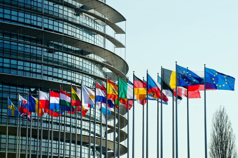 Il Parlamento Europeo boccia la proposta di e-card
