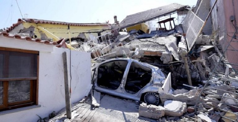 Il Decreto Genova condona Ischia: “La ricostruzione post sisma 2017 sana le case abusive costruite dagli anni Ottanta”